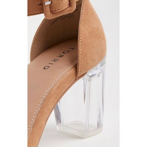 NWT SZ 8W Torrid Translucent Block Heel Adjustable Ankle Strap Sandal in Tan Sue - Picture 4 of 8